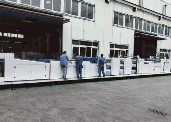 China Grootste Grootte 1450mm Lengte Thermische Film het Lamineren Machine met het In reliëf maken van Eenheid leverancier